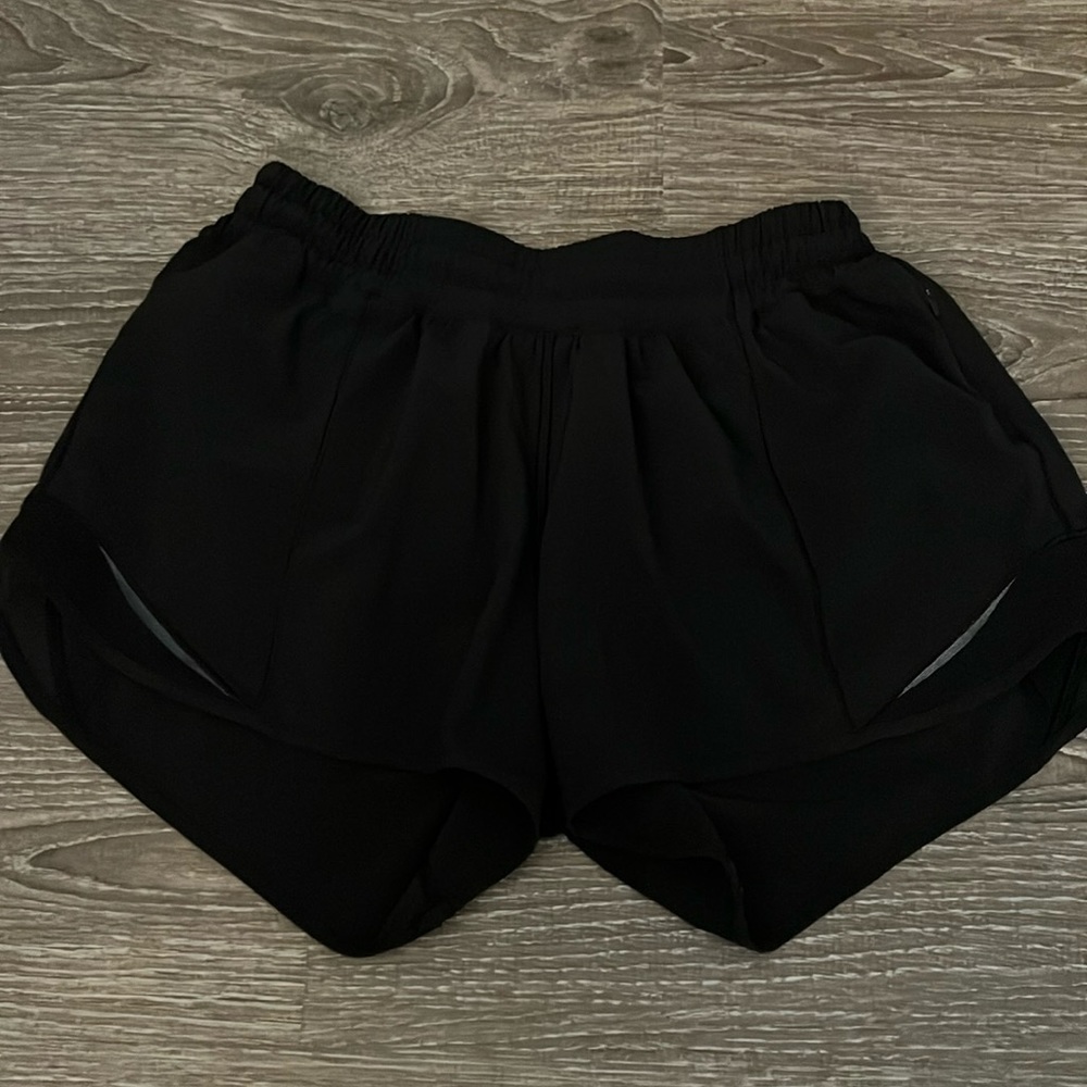 Lululemon hotty hot 4” size 6